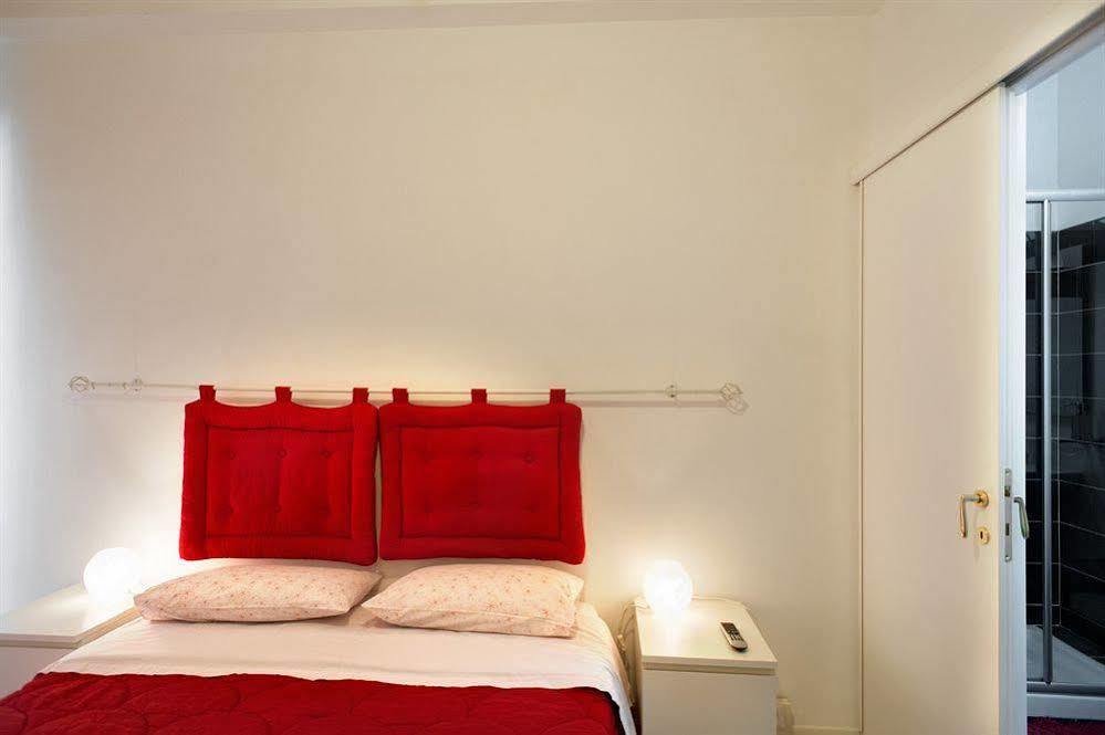 Interno 9 Hotel Rome Exterior photo